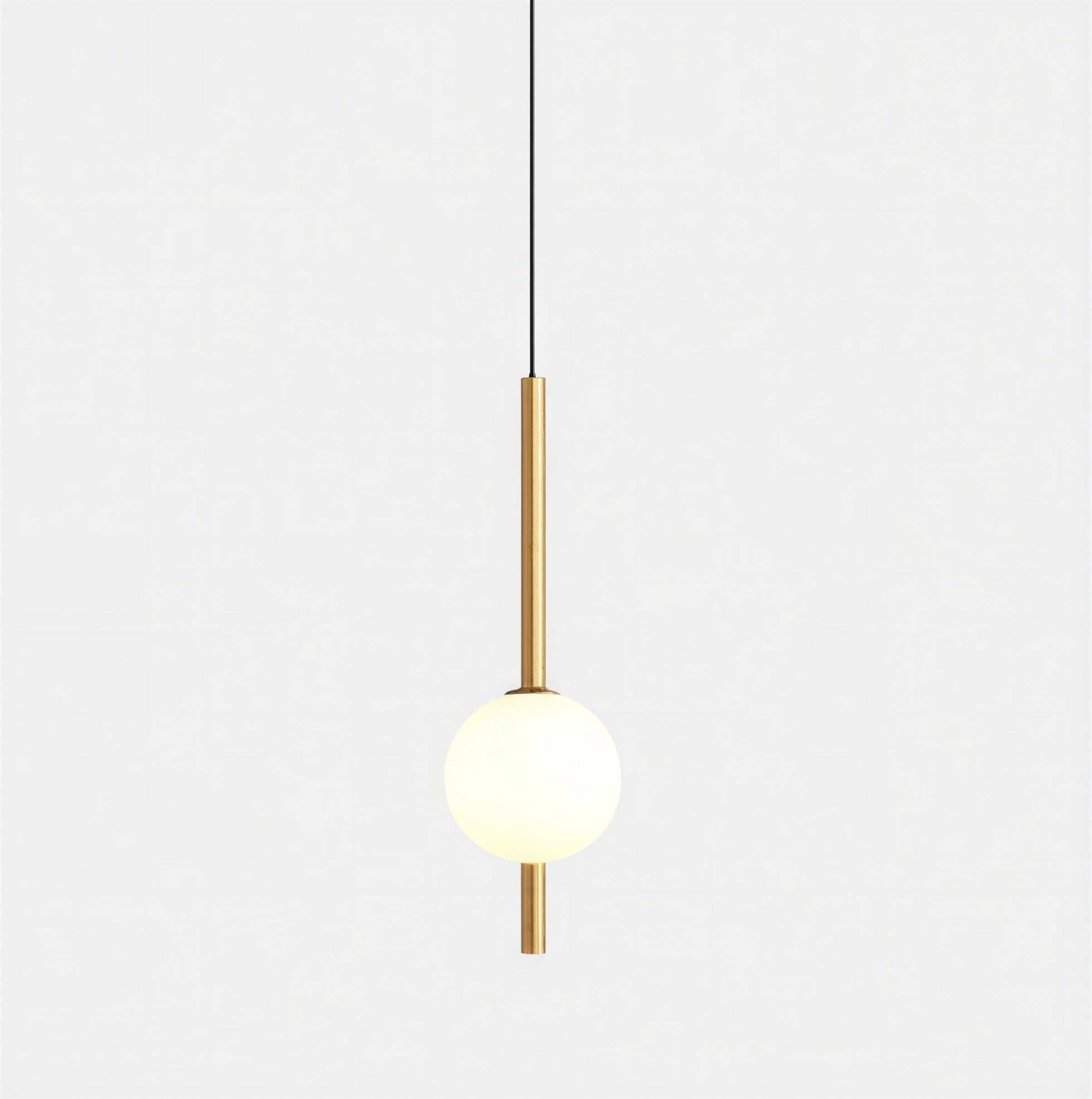 Luminaire Suspension Design Tige Fine Laiton & Globe Verre Laiteux