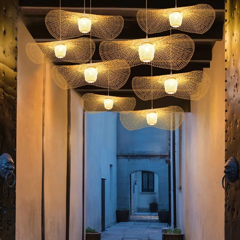 Suspension Luminaire Design Chapeau Bambou Tressé Wabi-Sabi