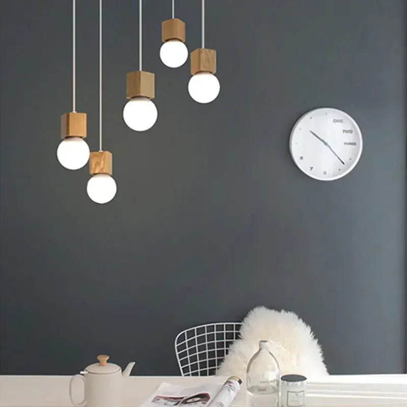 Suspension Luminaire Design Boule Verre Laiteux & Socle Bois Massif