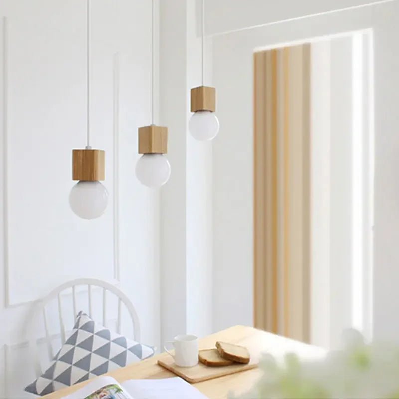 Suspension Luminaire Design Boule Verre Laiteux & Socle Bois Massif