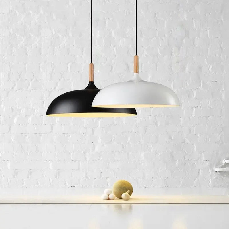 Luminaire Suspension Design Dôme Macaron Métal Laqué & Embout Bois