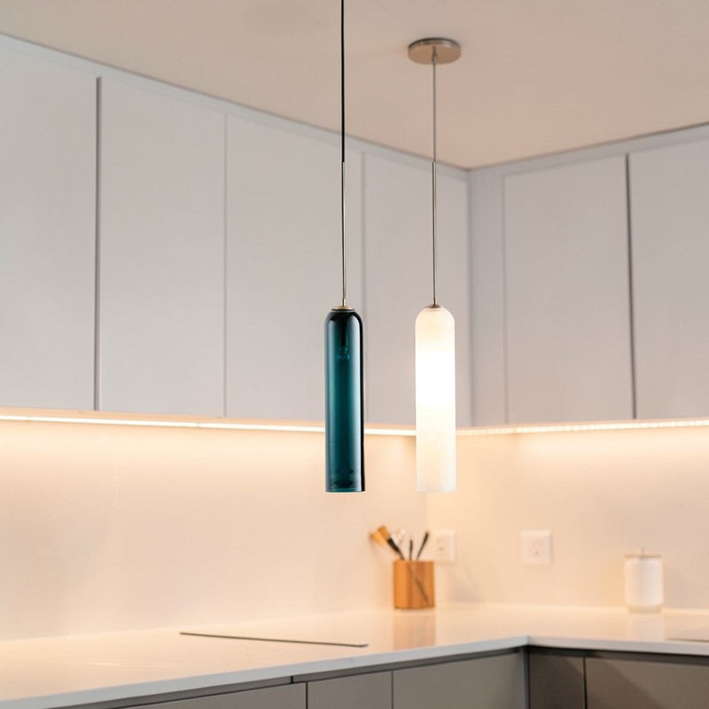 Suspension Luminaire Design Tube Verre Laiteux & Structure Laiton Doré